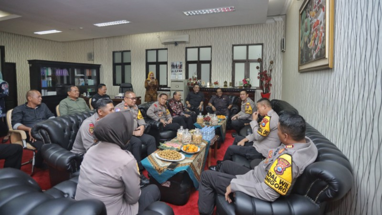 kapokres Blitar silaturrahim kepada Bupati dan ketua DPRD Kabupaten Blitar. (ist)
