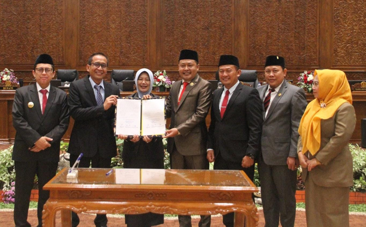 Rapat Paripurna DPRD Penetapan Bupati dan Wakil Bupati Bojonegoro Terpilih Periode 2025-2030