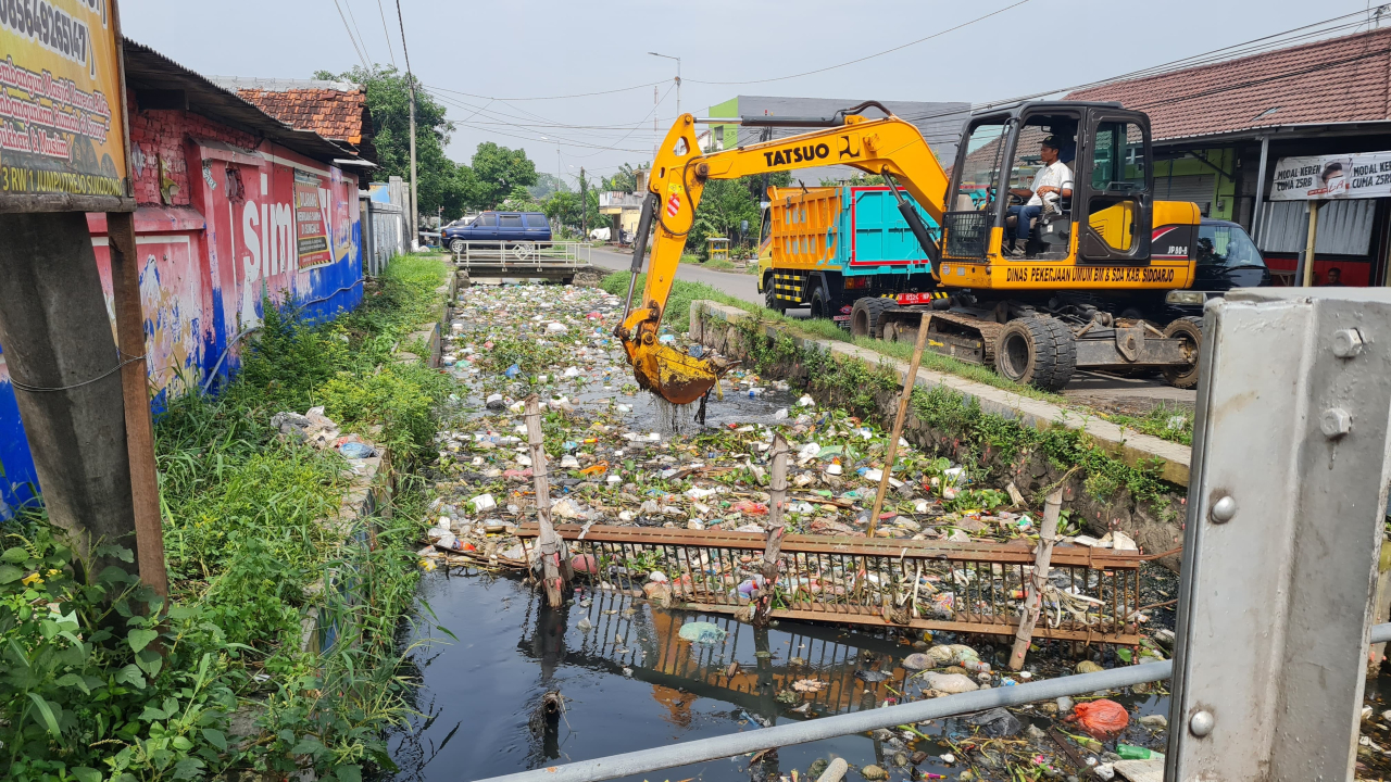 Plt. Bupati Subandi Ajak Masyarakat Peduli Kebersihan Sungai