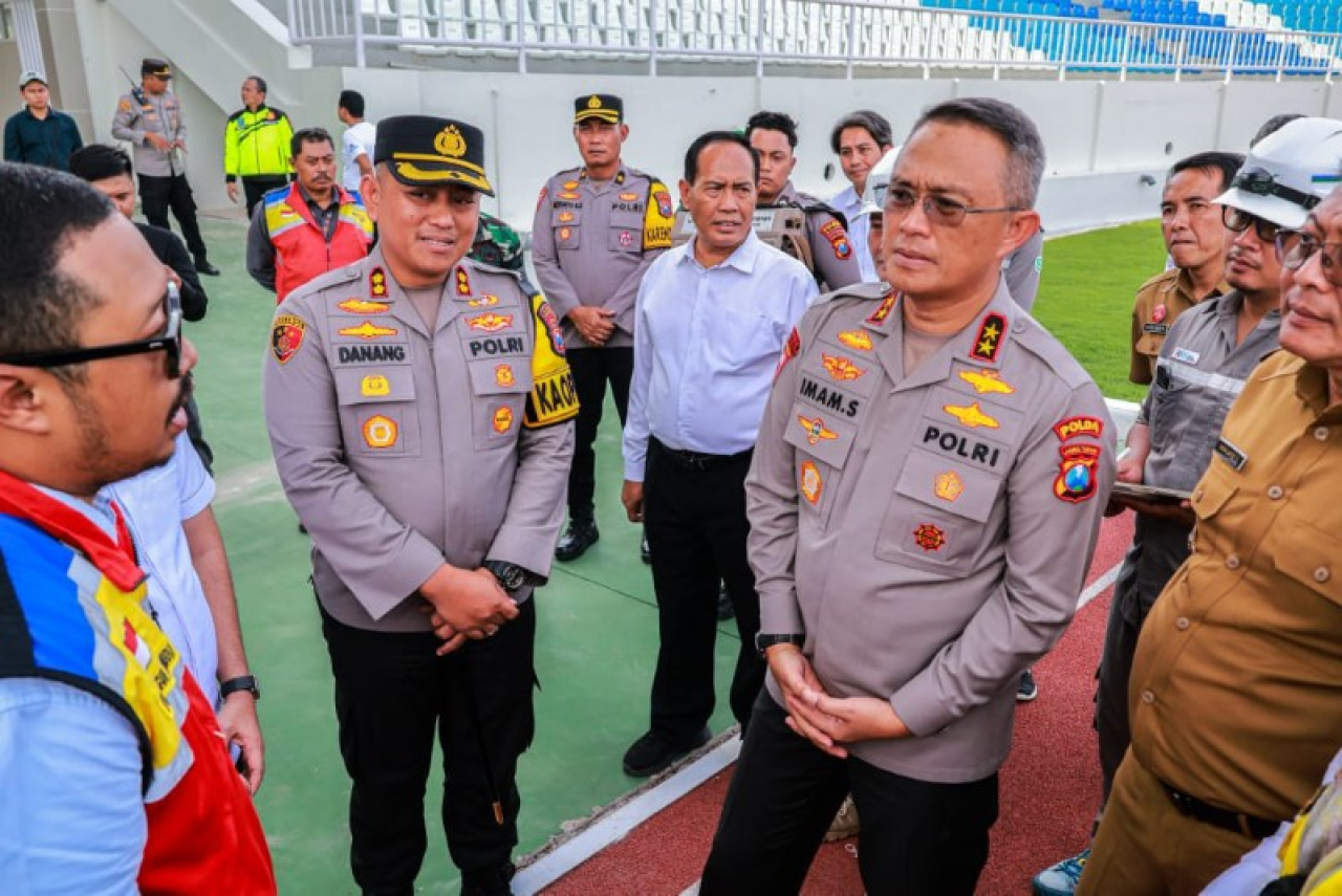 Kapokda Jatim meninjau renovasi stadion Kanjuruhan Malang. (ist)