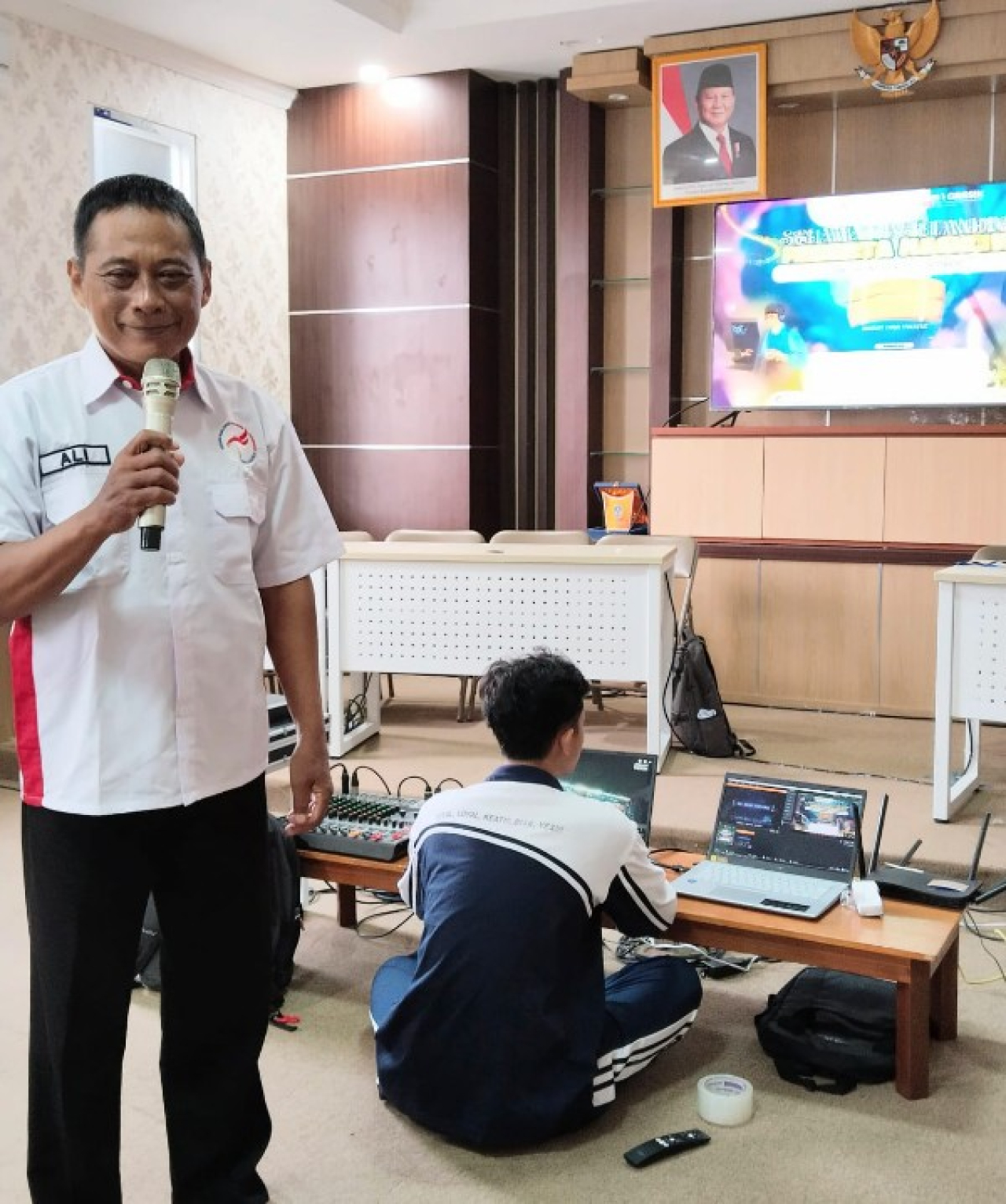 Ketum e Sports Gresik Ali Sugiarto membuka turnamen di MAN 1. (ist)