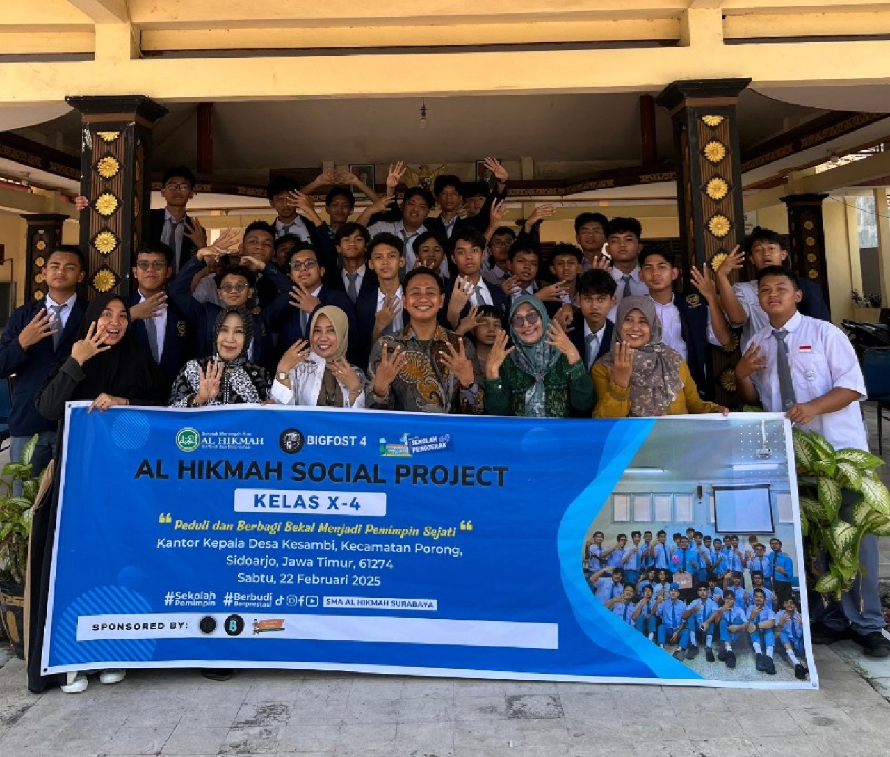 Wali Kelas X SMA Al Hikmah Surabaya berfoto bersama. (ist)