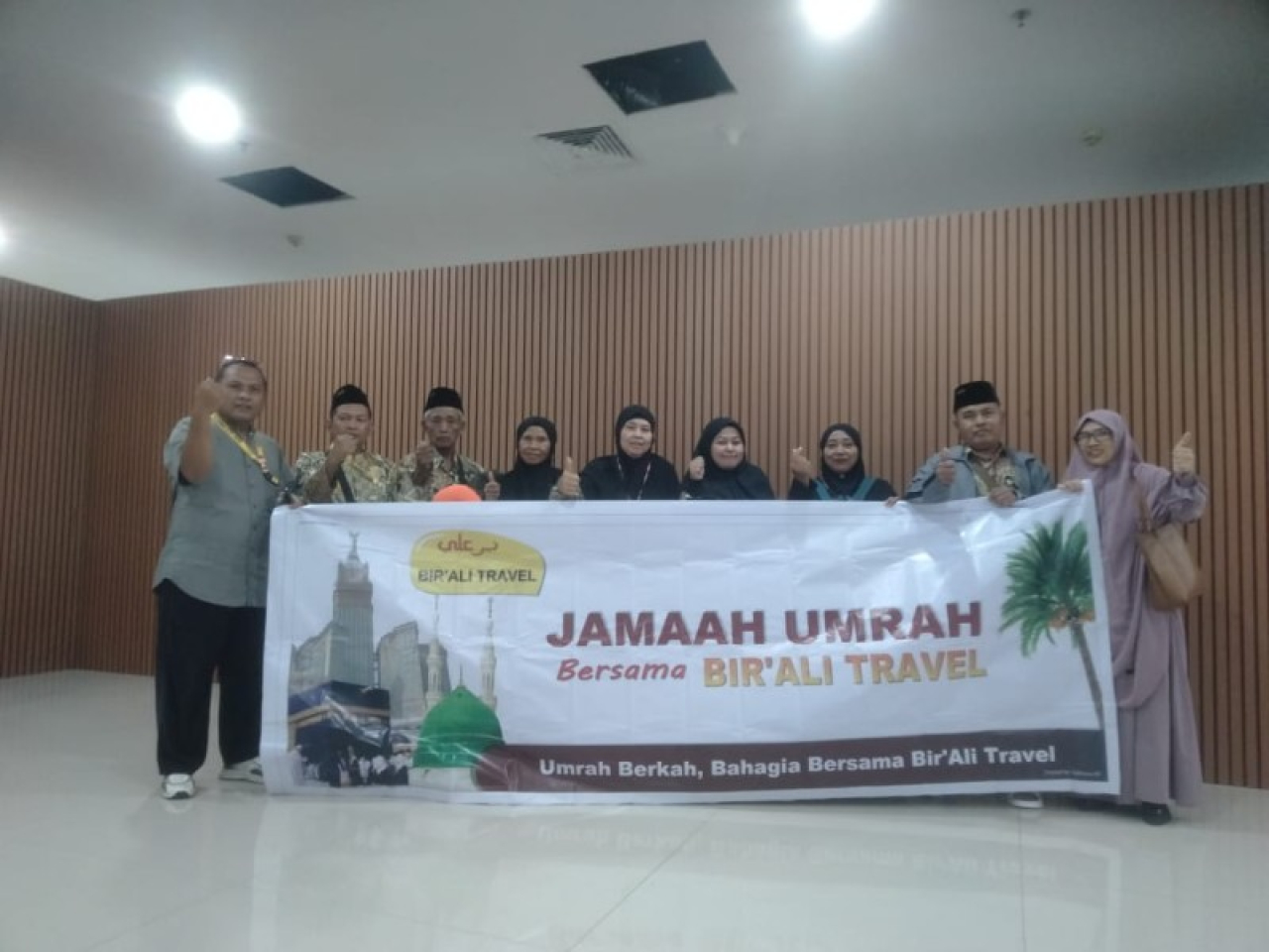 Mantan Dubes ikut berangkat Umroh bersama Bir"Ali Travel. (ist)