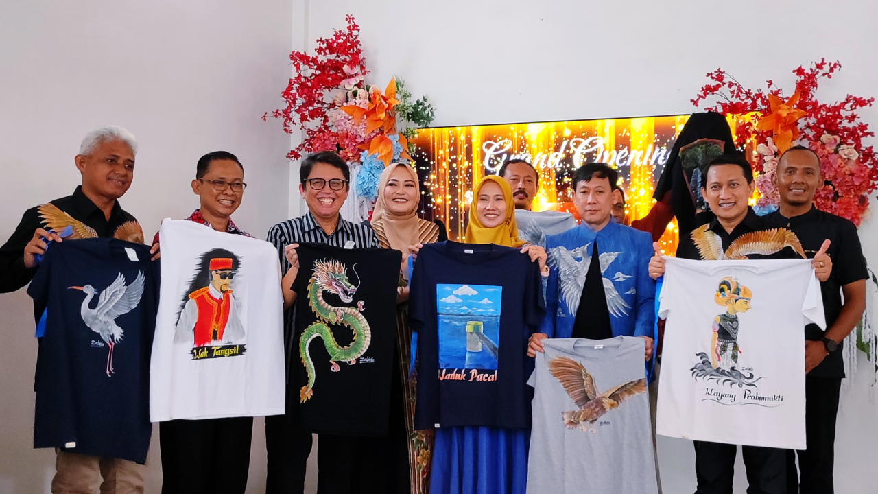 Pj Bupati Adriyanyo saat hadiri launching produk baru Zahida Painting,(ist)