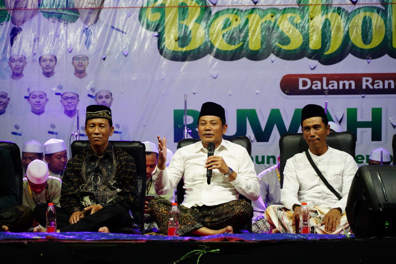 Plt Bupati Sidoarjo Subandi saat menghadiri Ruwah Desa Waung . (Ist)