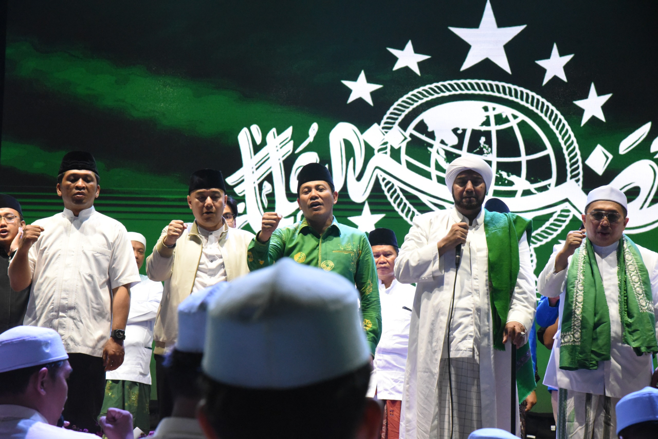 Plt Bupati Sidoarjo,Subandi menghadiri acara Sidoarjo Bersholawat bersama Habib Syech Bin Abdul Qodir Assegaf di pelararan Mall Pelayanan publik Jl Lingkar Timur sidoarjo. (Ist)