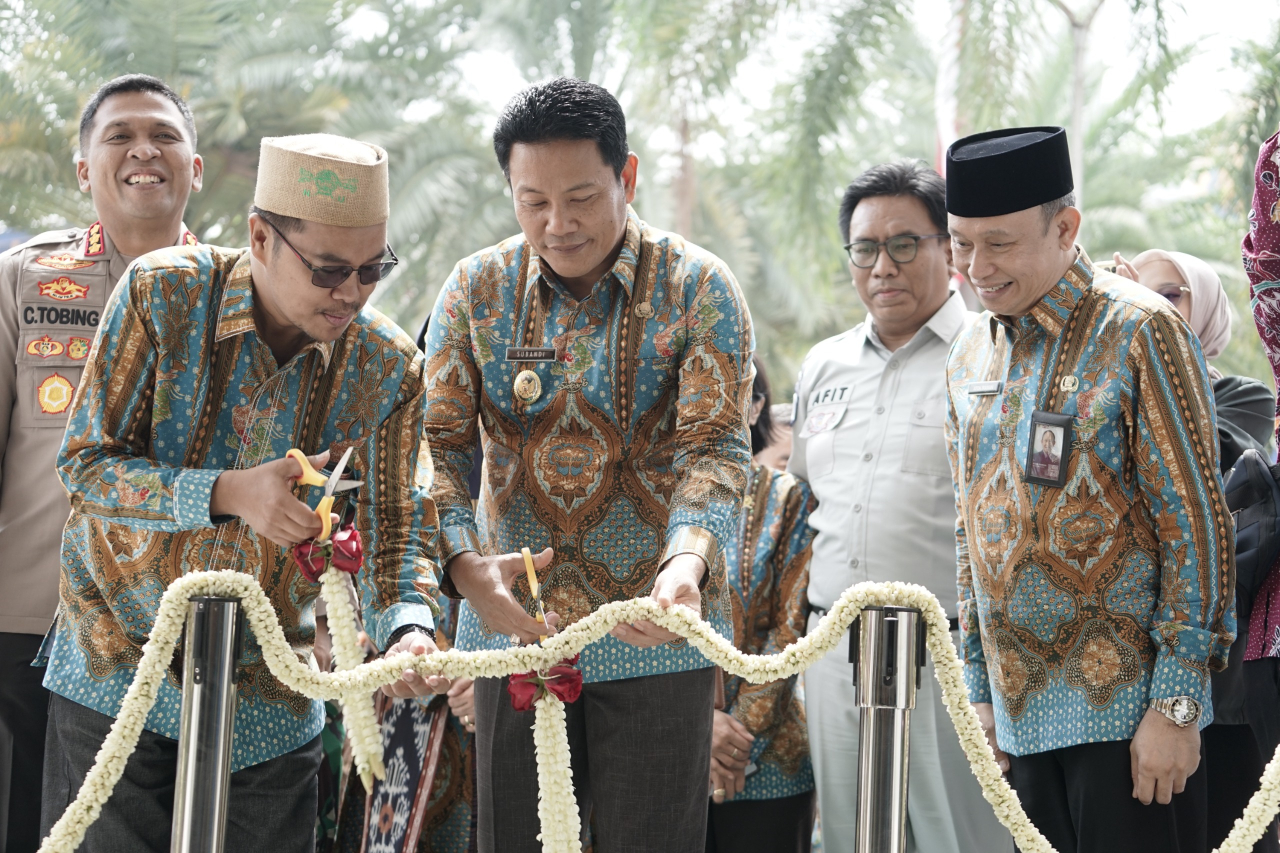 Peresmian ditandai dengan pemotongan pita secara simbolis oleh Plt. Bupati Sidoarjo, H. Subandi, didampingi Ketua DPRD Sidoarjo.(ist)