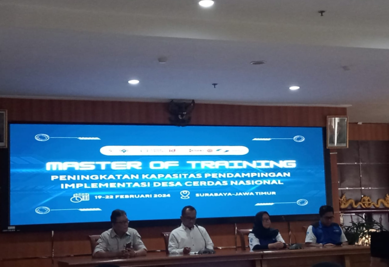 Narasumber Peningkatan Kapasitas Pendampingan Implementasi Desa Cerdas Nasional 2025 di STIKOSA AWS Surabaya. (Ist)