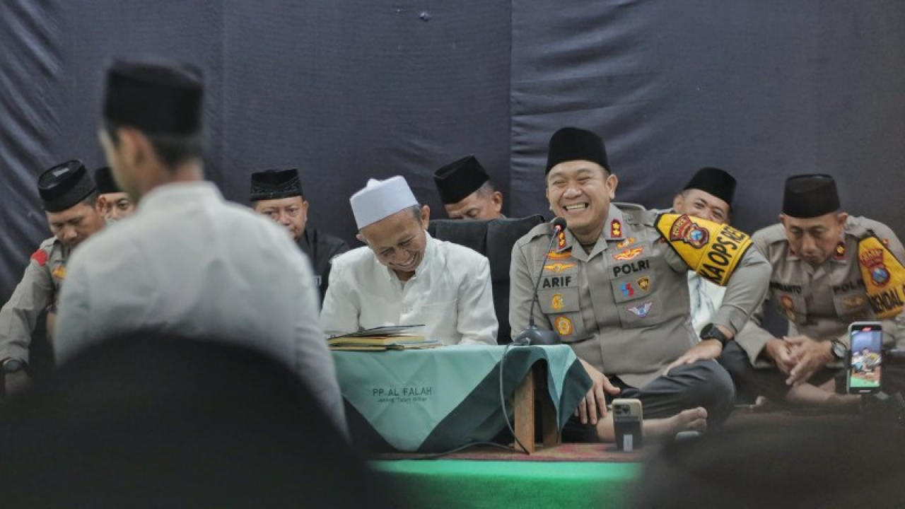 Indahnya Ramadhan, Kapolres Blitar Buka Puasa Bersama Para Santri Al Falah. (ist)