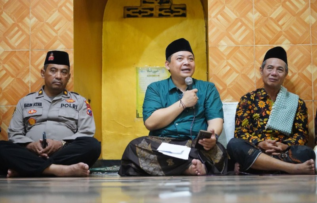 Cak Sandi Safari Ramadhan dengan subuh berjamaah di musholla Baitus Sholihin Kelurahan Pulorejo. (ist)