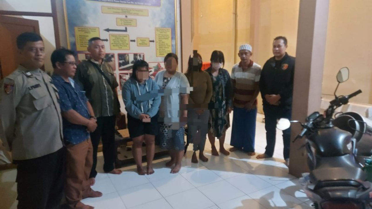 wanita diamankan, diduga pelaku prostitusi di Duduk. (ist(