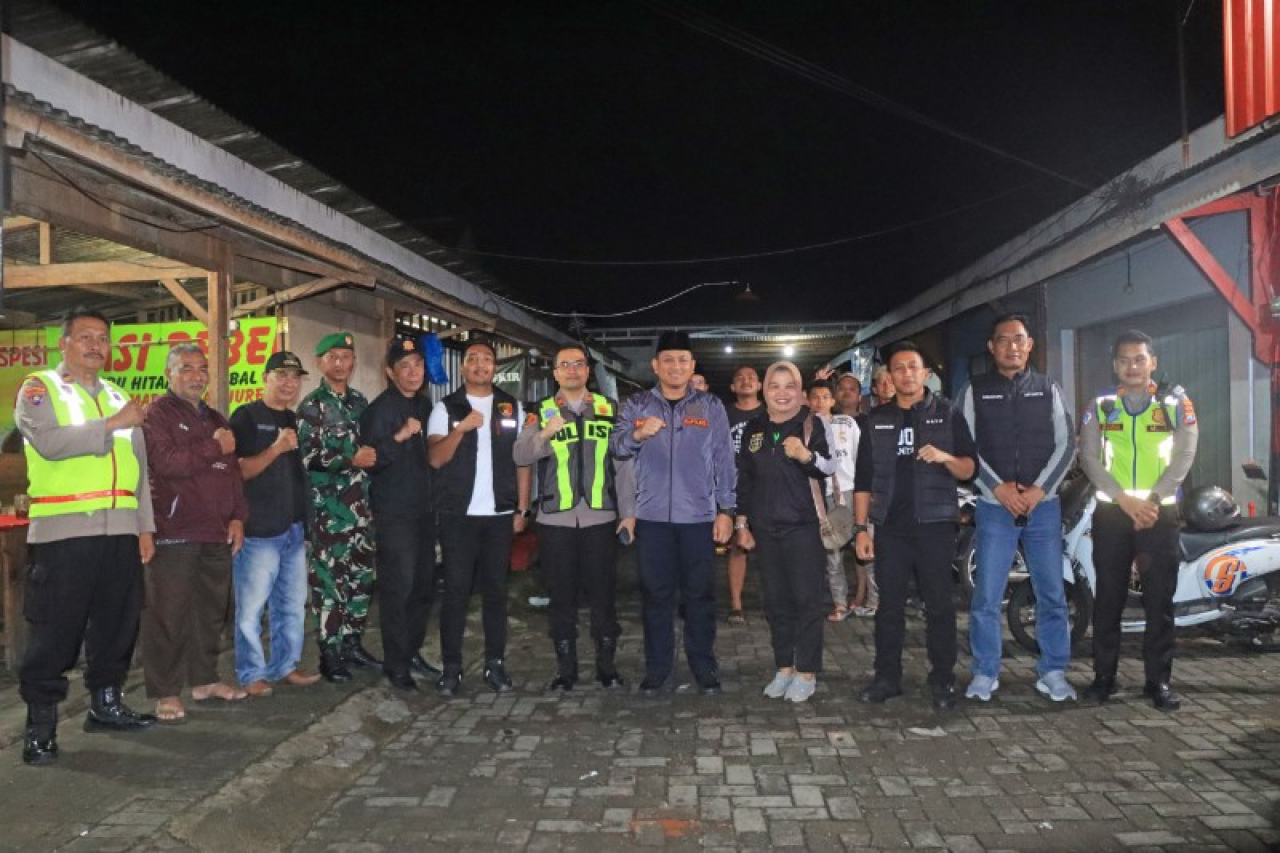 Kapolres Malang patri sambang warga saat Ramadhan. (ist)