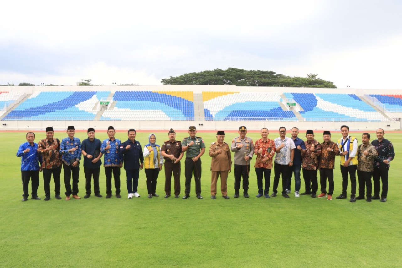Bupati Malang Sanusi beserta jajaran Forkopimda saat peresmian Stadion Kanjuruhan Malang. (ist)