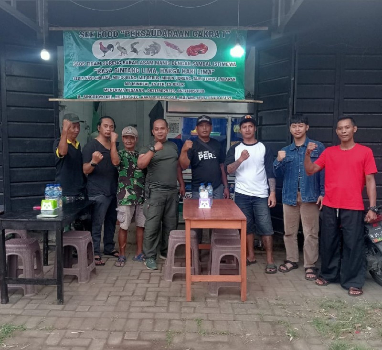 Berkah Ramadan, Warung Kuliner Seafood Persaudaraan Cakra 1 dan Insan Jurnalis Bagikan Takjil