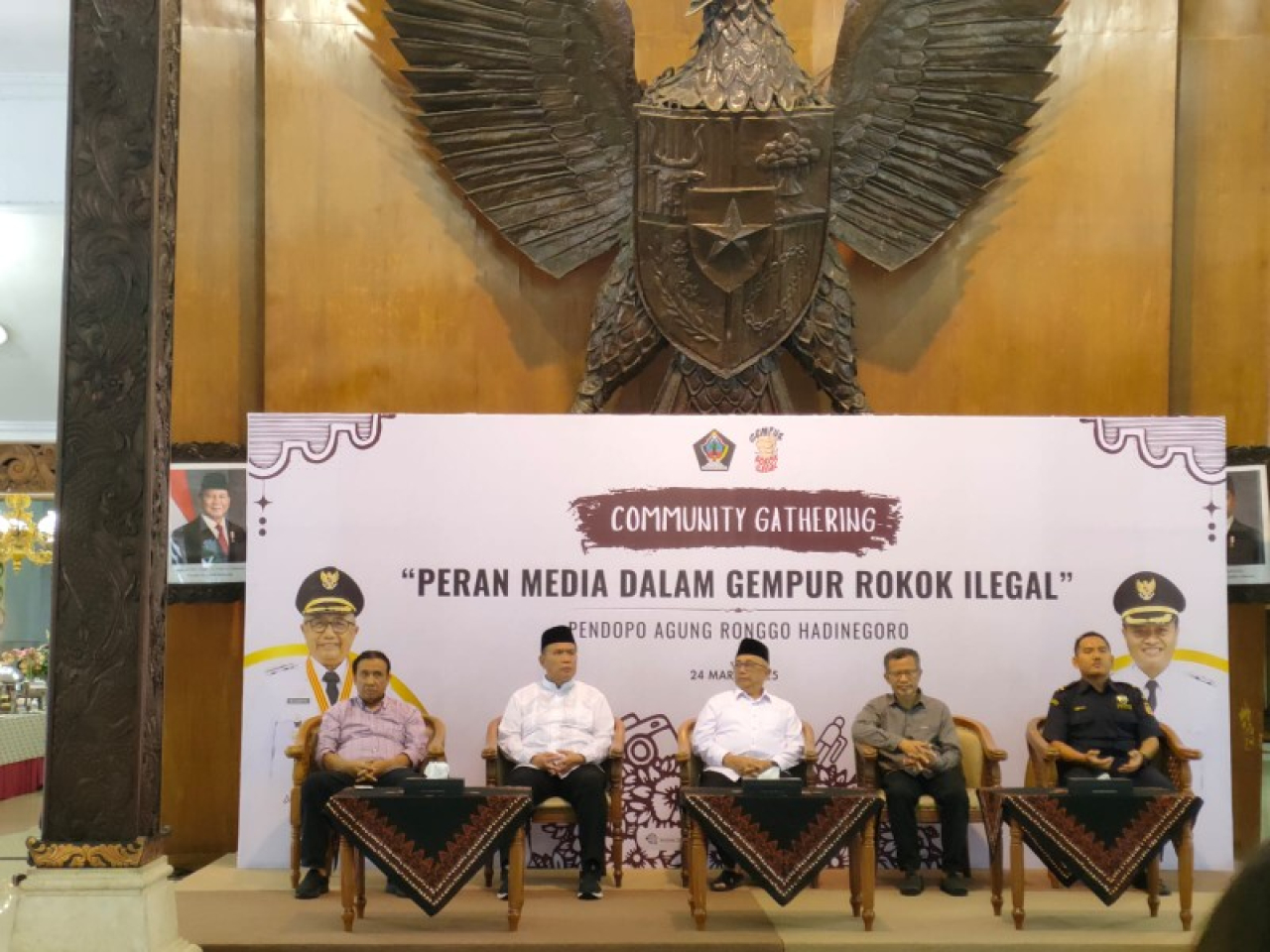 Bupati Blitar Drs. H. Rijanto, M.M dalam acara Media Gathering bertema “Peran Media dalam Gempur Rokok Ilegal” di Pendopo Ronggo Hadinegoro. (ist)