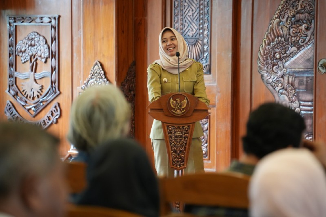 Wali Kota Mojokerto Ning Ita saat memberikan sambutan terkait e-katalog perusahaan pers. (ist)