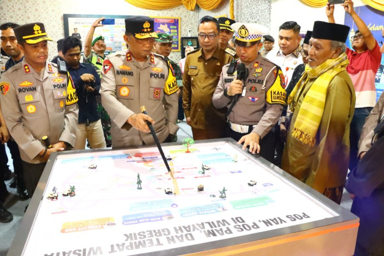 Ops Ketupat Semeru 2025, Kapolda Jatim Kunjungi Pos Pelayanan Bunder Gresik