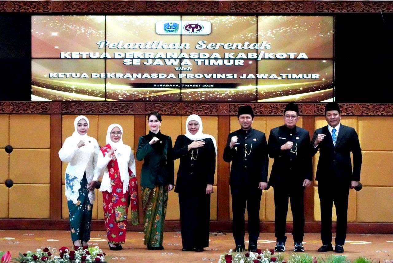 Pelantikan tersebut dihadiri oleh Gubernur Jawa Timur Khofifah Indar Parawansa, Wakil Gubernur Jawa Timur Emil Elestianto Dardak, Sekda Prov Jatim Adi Karyono serta Bupati/Walikota se Jawa Timur. (Ist)