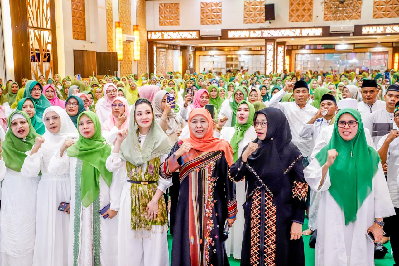 Gubernur Khofifah Bersama Gubernur Sherly Kompak Apresiasi Program Sedekah 5 Ribu Telur Muslimat NU Malut Untuk Cegah Stunting dan Bantu Warga Miskin Ekstrim. (Izt)