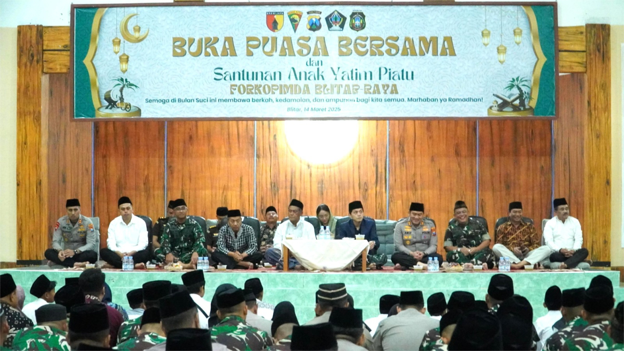 Pemerintah Kota Blitar bersama Forum Koordinasi Pimpinan Daerah (Forkopimda) Blitar Raya menggelar acara buka puasa bersama serta santunan bagi anak yatim piatu.(ist(