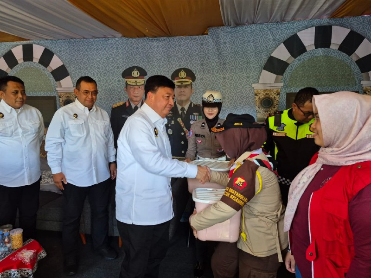 Menkopolkam Jenderal (Pur) Budi Gunawan kunjungi Pos Kam Selorejo Kabupaten Blitar. (ist)