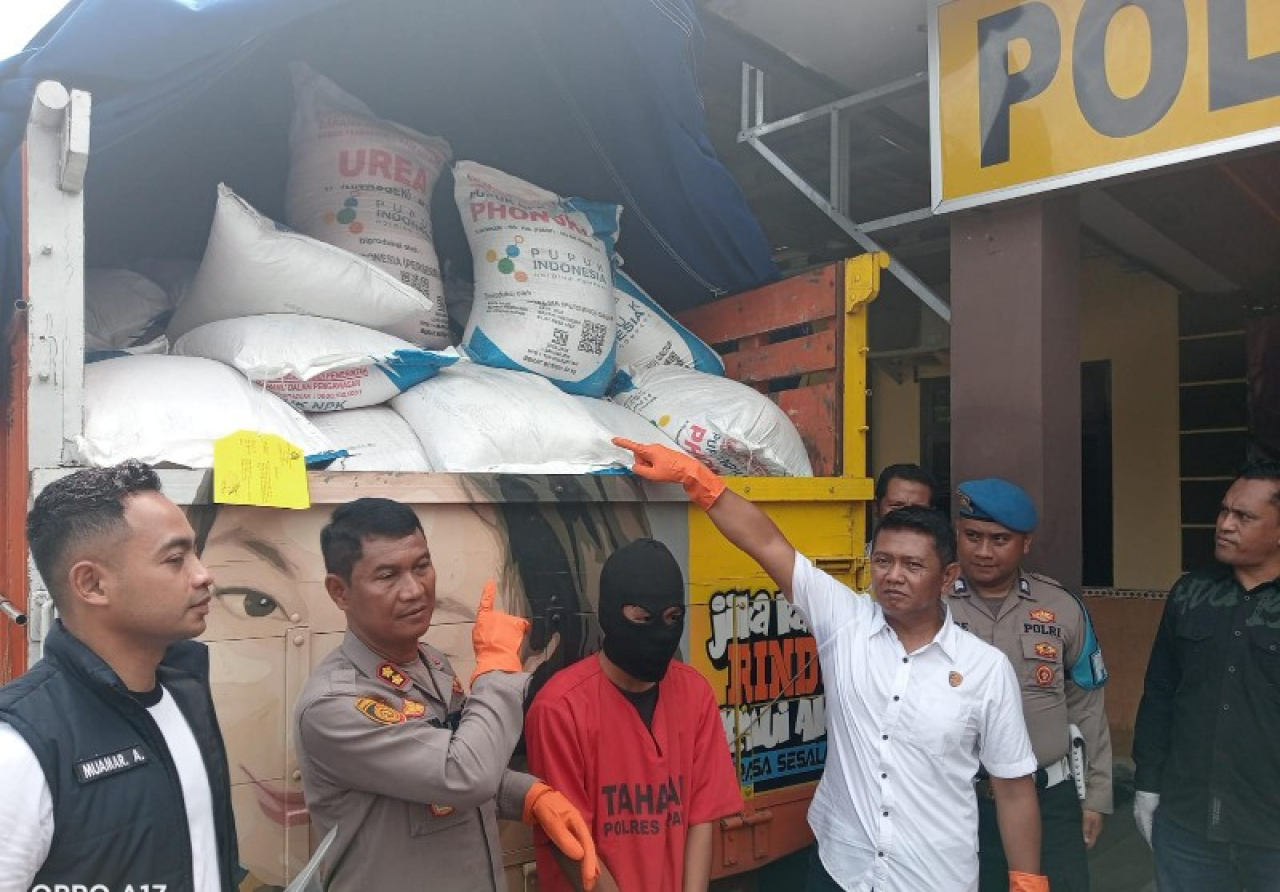 Polisi Sampang Gagalkan Penyelundupan 9,6 Ton Pupuk Bersubsidi