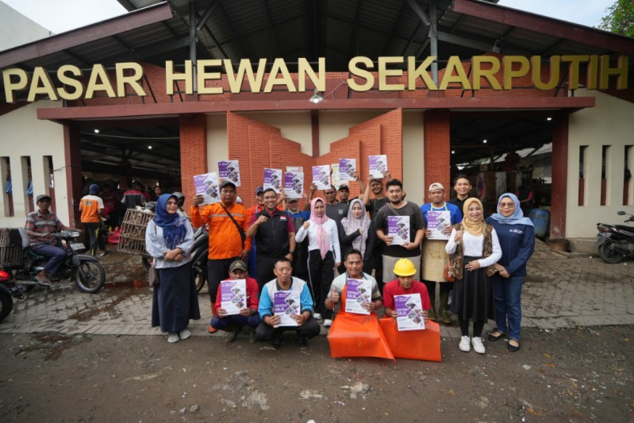 Wali Kota Mojokerto Ning Ita didampingi Kadiskopukmperindag Ani Wijaya meninjau Pasar Hewan Sekarputih.(ist)