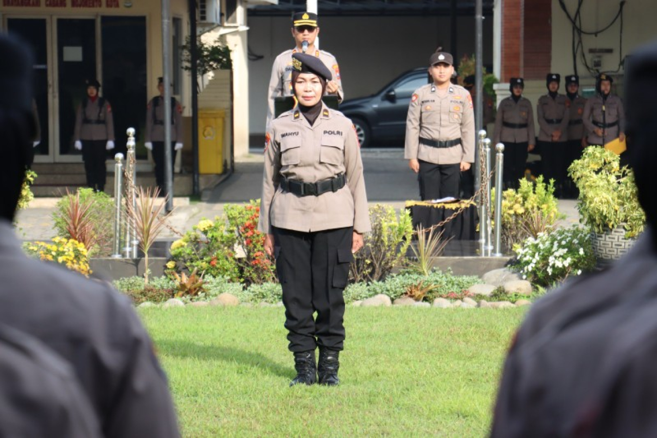 Polwan Polres Mojokerto Kota jadi petugas upacara peringatan Hari Kartini. (ist)