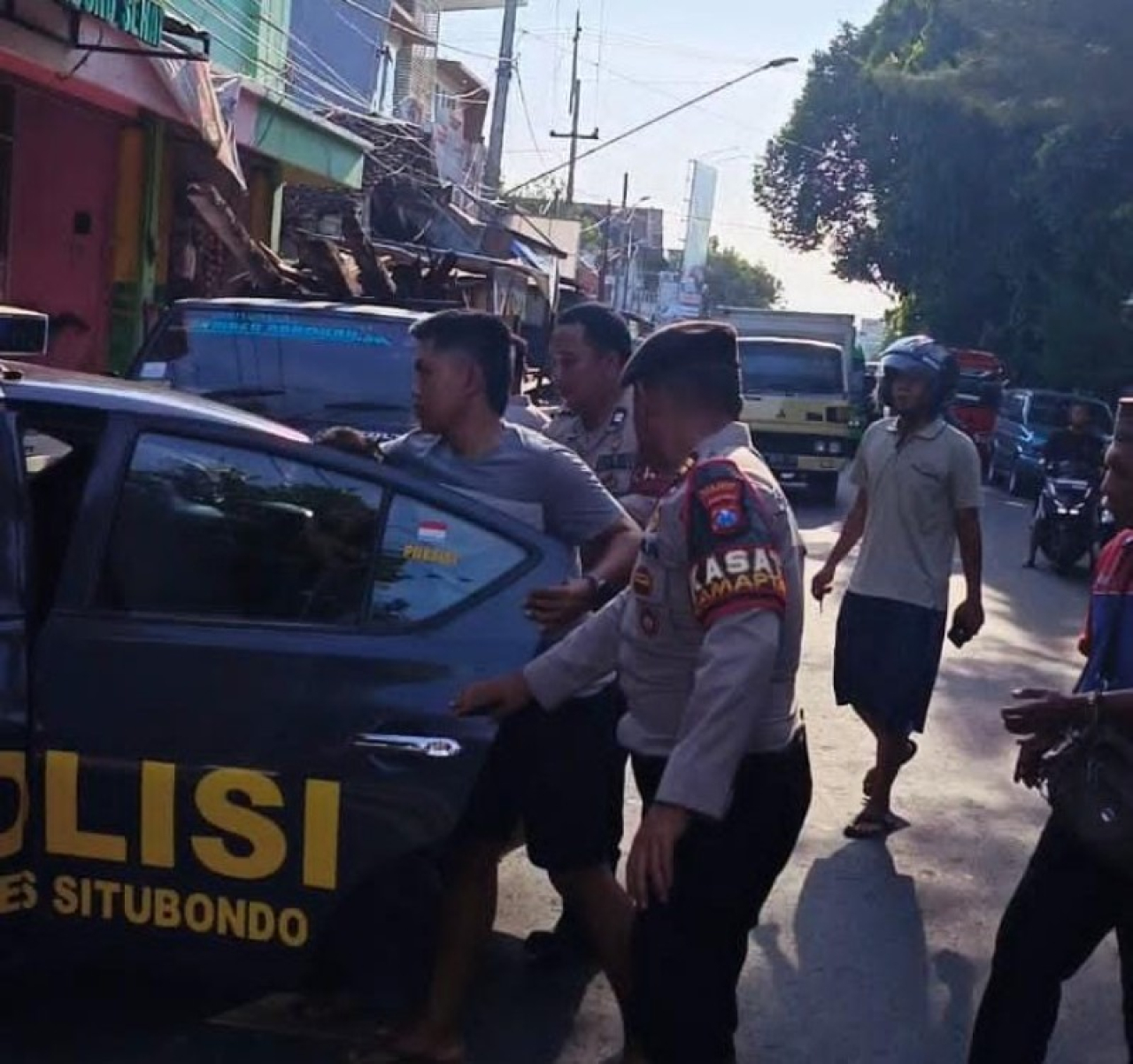 Gercep anggota Polres Situbondo terkait laporan masyarakat dugaan pencurian dalam jok kendaraan. (ist)