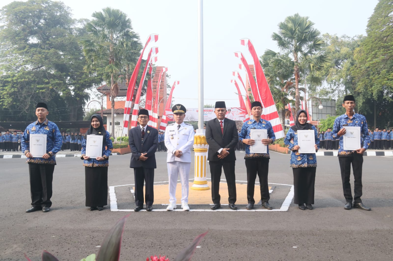 Hari Otoda ke-29, Gus Barra Serahkan SK Pengangkatan CPNS dan PPPK