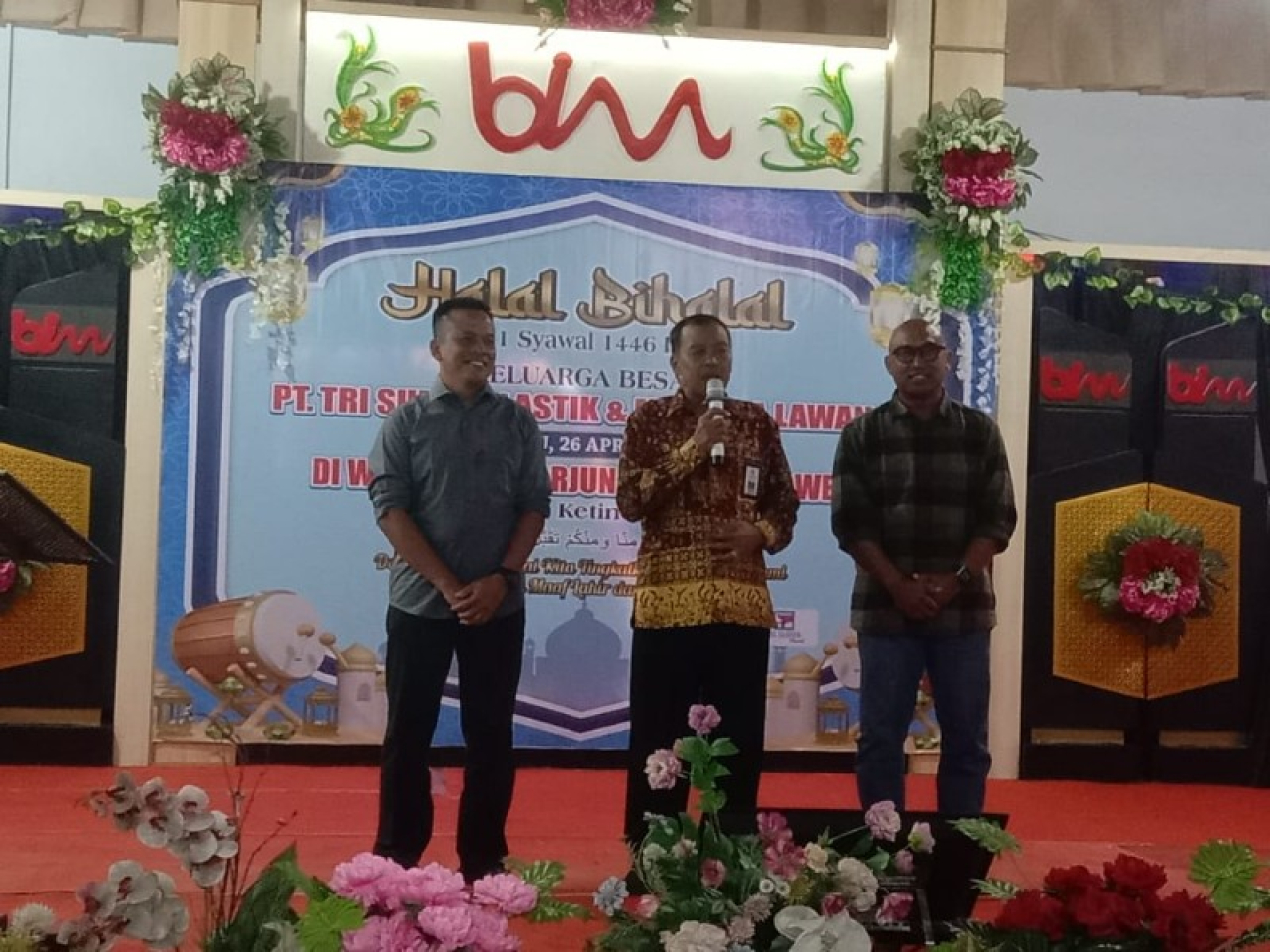 Manajemen PT Tri Surya Pasifik dalam rangka halal bihalal. (ist)