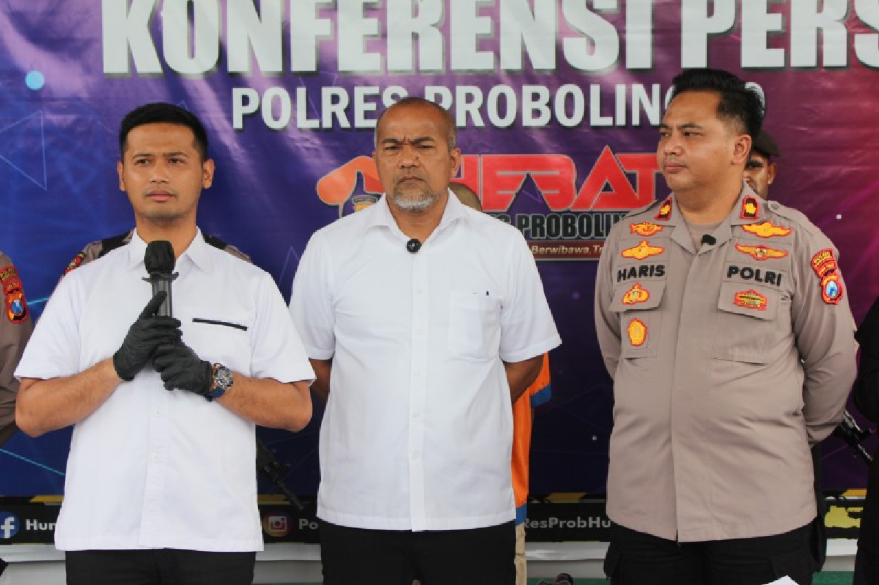 Polres Probolinggo menggelar konferensi pers terkait pengungkapan kasus Curanmor dengan tersangka pasutri. (ist)