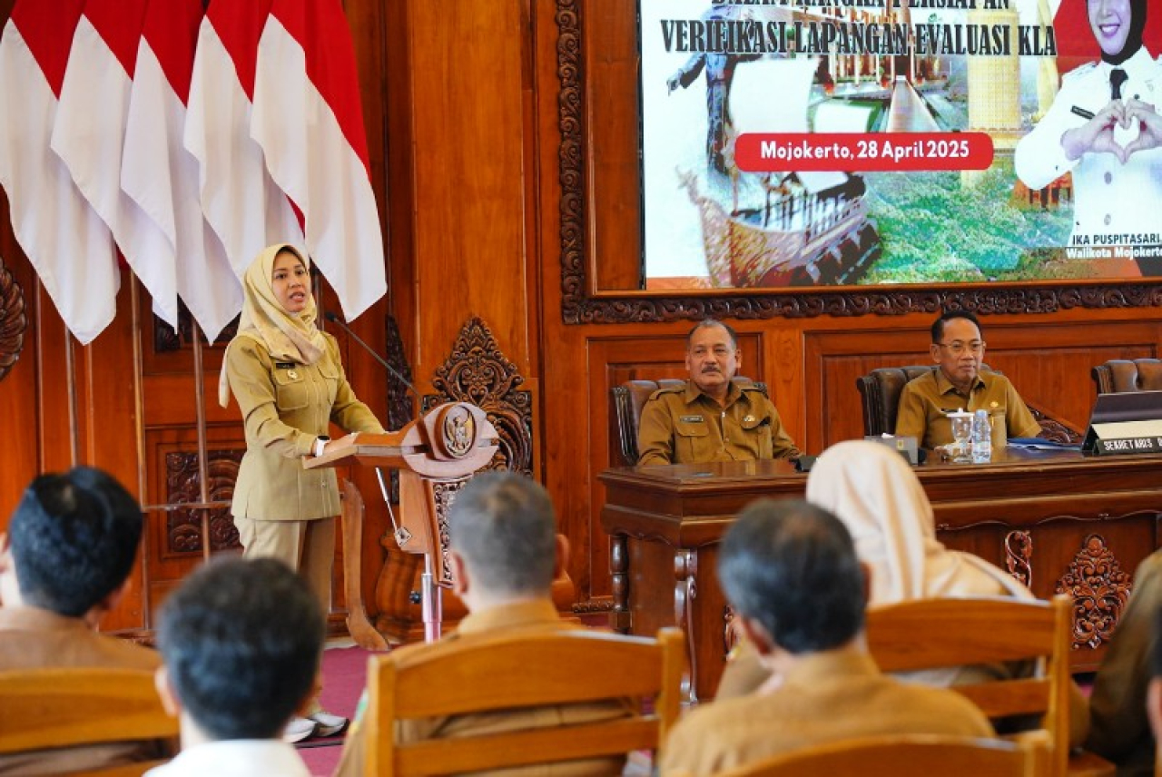 Wali Kota Ning Ita saat memberikan sambutan dalam sosialisasi kota layak anak. (ist)