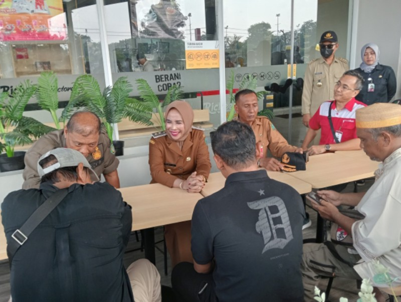 Wabup Mimik Idayana Turun Langsung Berdialog Dengan PKL Pepelegi