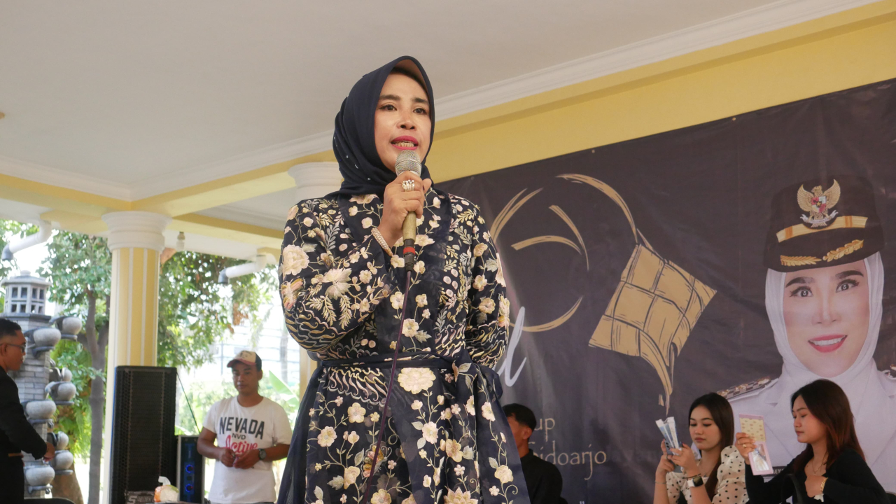 Wakil Bupati Sidoarjo, Mimik Idayana saat menyampaikan sambutan dalam acara halal bihalal di rumah dinas. (Ist)