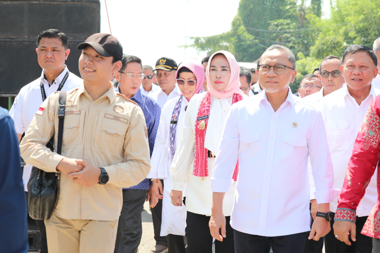 Wabup Mimik Dampingi Menko Pangan Zulhas Tinjau Koperasi Merah Putih Tambak Rumput Laut di Desa Kupang. (Ist)