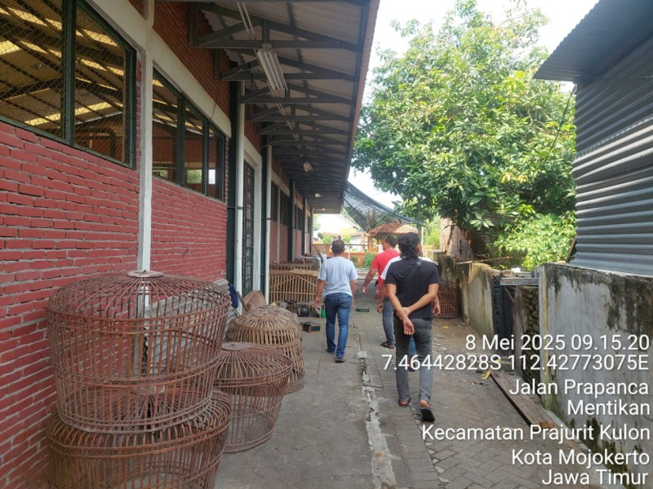 Polres Mojokerto Kota Grebek Kandang Ayam Aduan di Pasar Prapanca