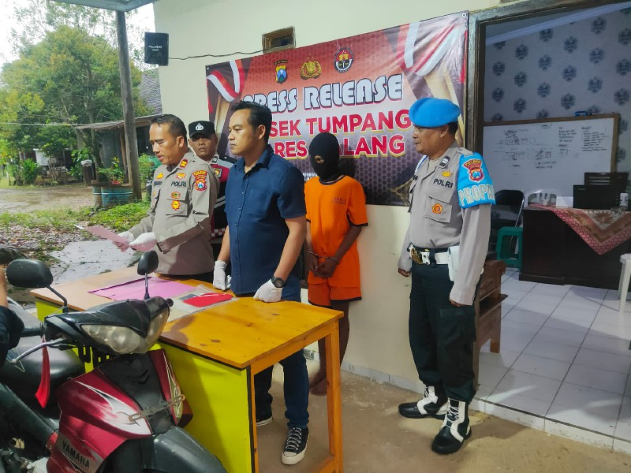 Polsek Tumpang saat menggelar konpres. (ist)