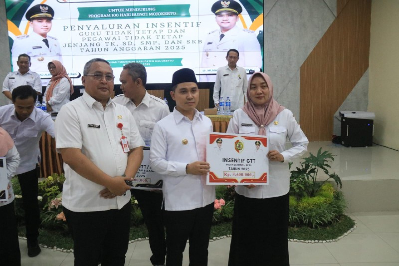 788 GTT dan PTT di Mojokerto Terima Insentif  Bupati Al Barra: Tingkatkan Kesejahteraan Pendidik