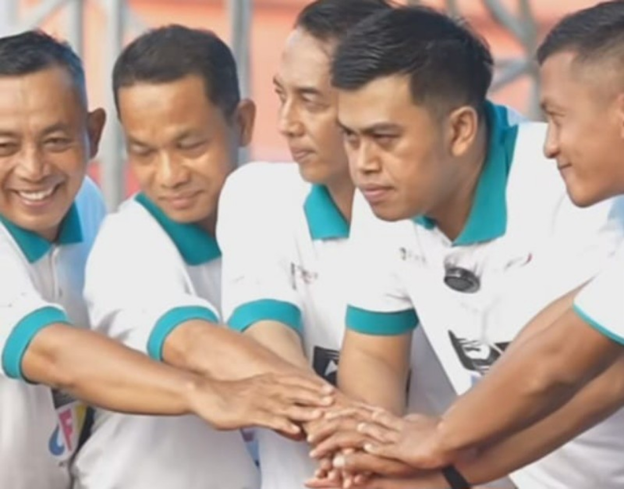 Wawali kota Blitar, Syauhul Muhibbin bersama forkopimda menekan tombol menandai peluncuran Gerakan Minggu Sehat atau GEMAS, program Car Free Day. (ist)