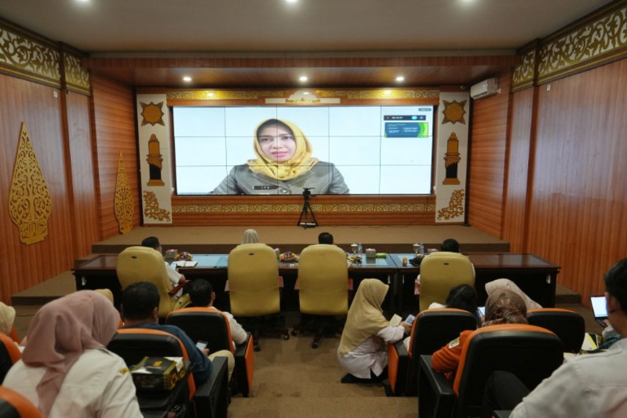 Wali Kota Mojokerto Ika Puspitasari mengikuti verifikasi dokumen STBM secara daring. (ist)