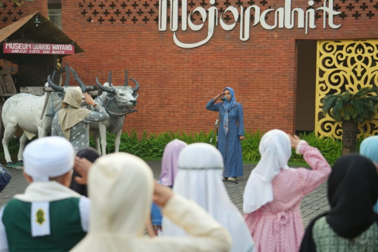 Wali Kota Ning Ita Lepas Kontingen Kota Mojokerto dalam Lomba Kreativitas PAUD Se-Jatim