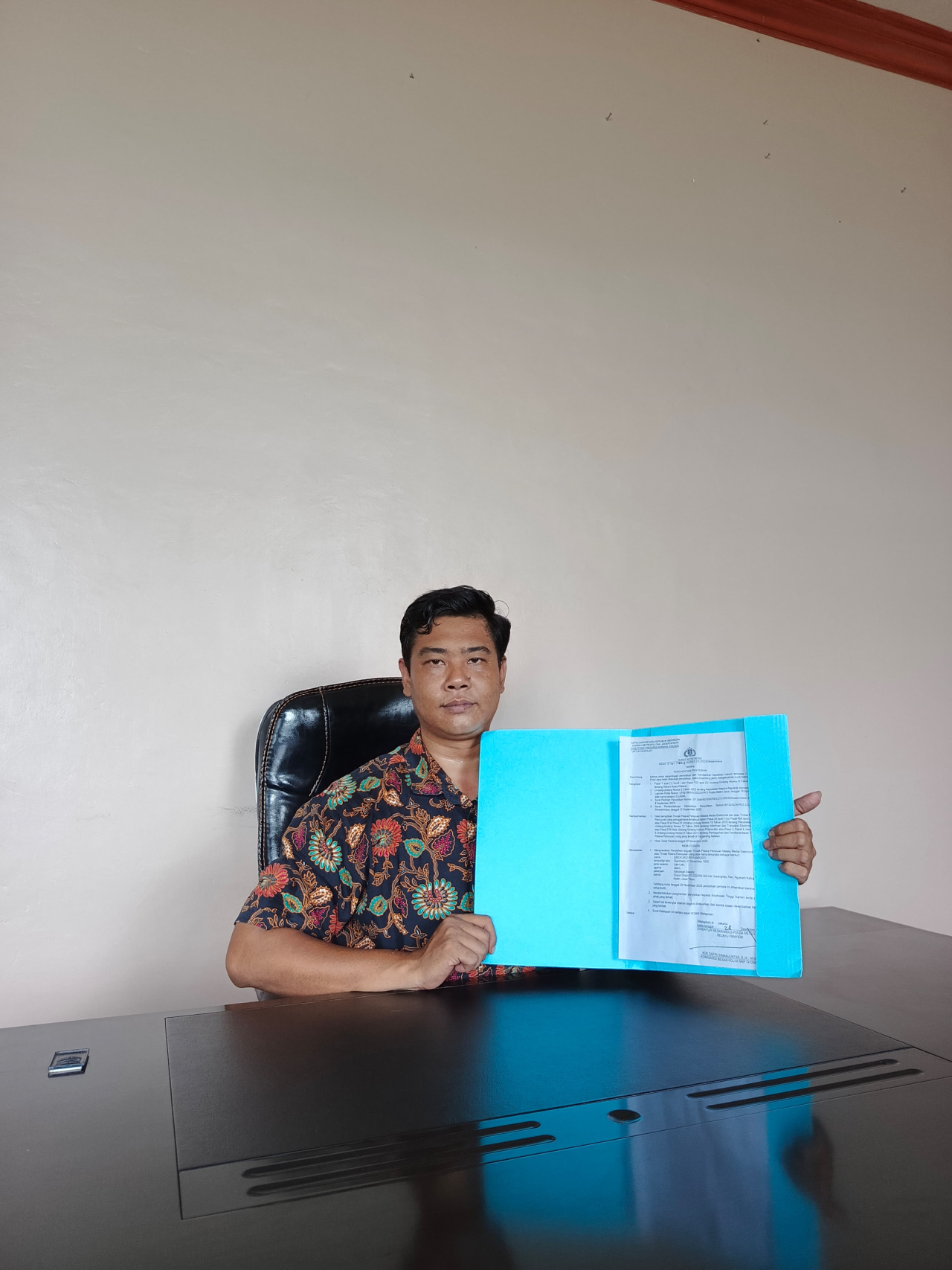 Erick Eko Priyombodo (33) bos PT Putra Samudra Indonesia (PSI) setelah mendapatkan penerbitan SP3 (Surat Perintah Penghentian Penyidikan) dari Polda Metro Jaya. (Ist)