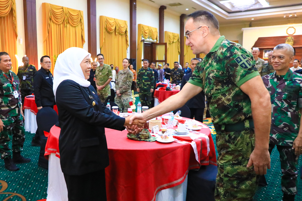 Terima Atase Pertahanan 17 Negara, Gubernur Khofifah Kenalkan Keunggulan Jatim Sebagai Center of Gravity. (Ist)