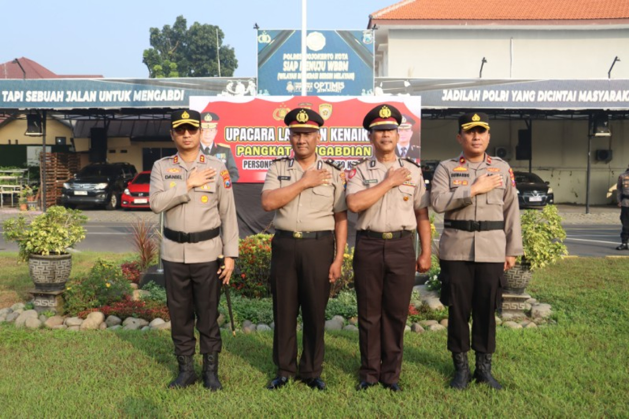 IPTU Agus naik pangkat jadi AKP dan IPDA Agoes Yoedianto yang sebelumnya berpangjat AIPTU. (ist)