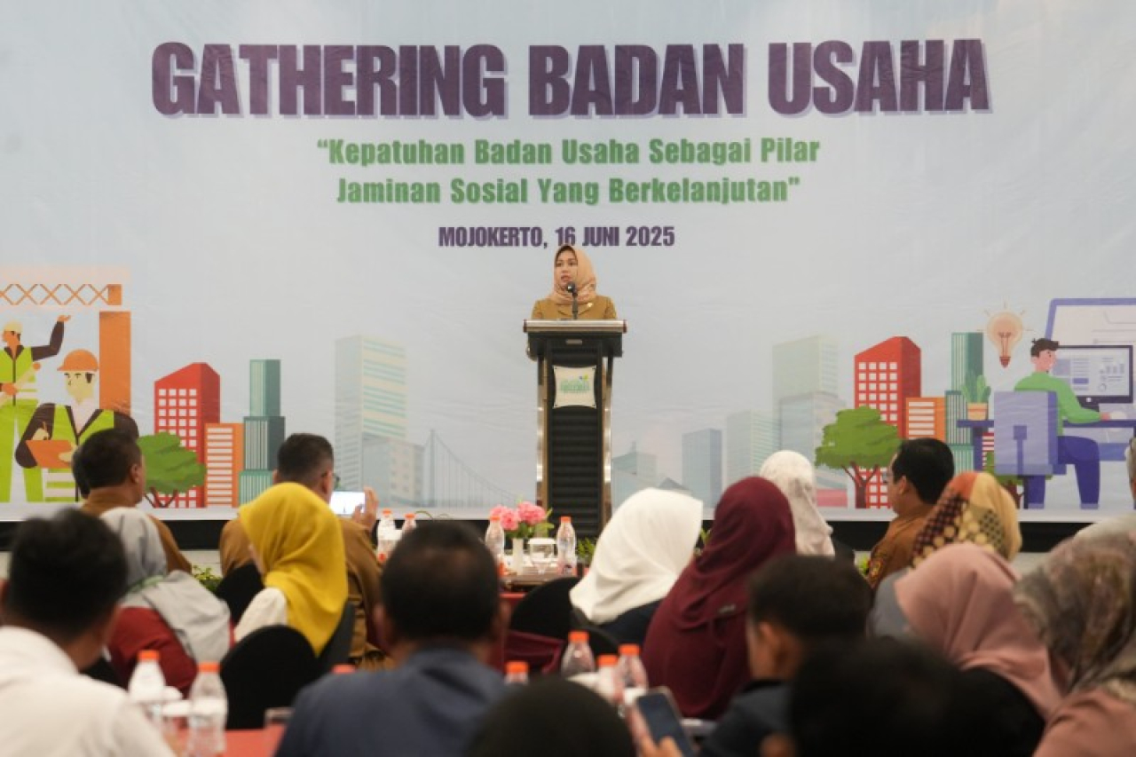 Wali Kota Mojokerto Ika Puspitasari saat menyampaikan sambutannya dalam acara Gathering Badan Usaha dan BPJS. (ist)