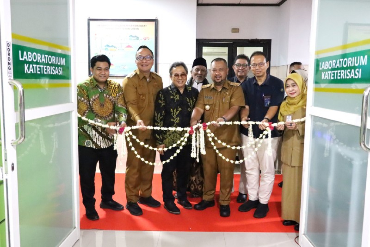 Bupati, Wakil Bupati, Ketua DPRD, Ketua MUI, jajaran RS SG pada pembukaan ruangan kateterisasi jantung. (ist)