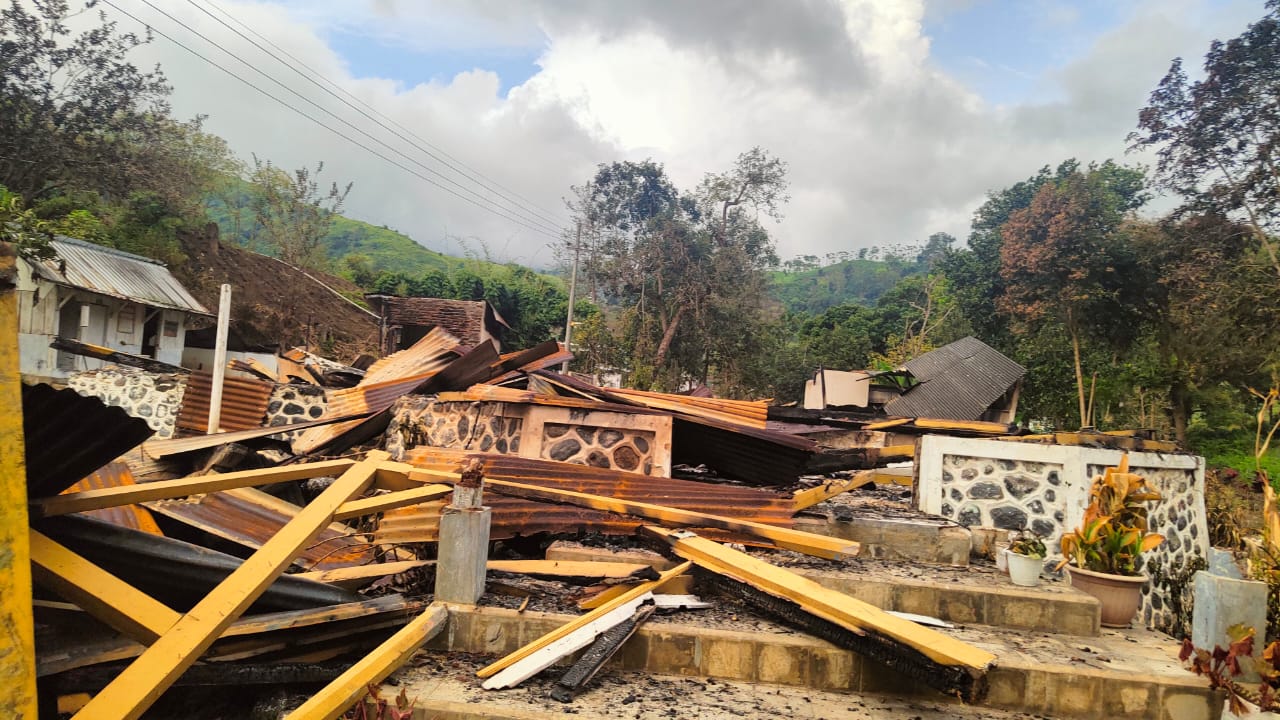 Insiden Kaligedang yang berakibat pada Pengerusakan beberapa aset negara di area Hak Guna Usaha (HGU) PTPN I Regional 5, Desa Kaligedang, Kecamatan Ijen, Bondowoso (15/5/2025). (Ist)
