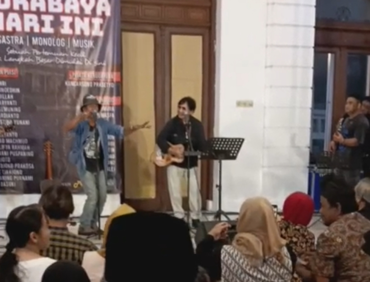 Salah satu acara yang diselenggarakan FPKS di pelataran Dewan Kesenian Surabaya, Mei 2025 lalu. (Ist) 