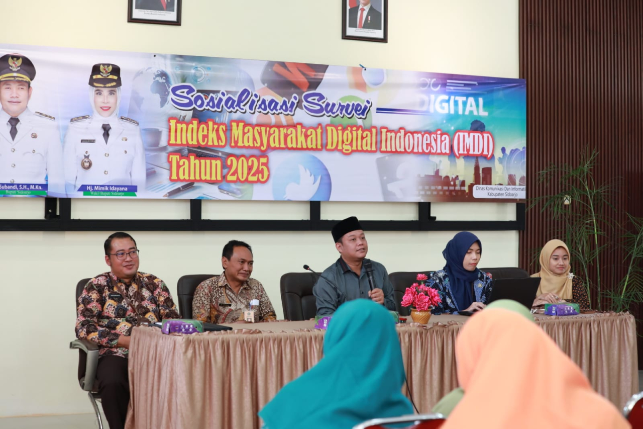 Diskominfo Sidoarjo Gelar Roadshow Sosialisasi IMDI. Tampak para narasumber dari Diskominfo Sidoarjo dan dari komisi A DPRD Sidoarjo. (Ist)